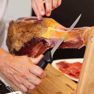 Cutting ham on a rotating ham holder 3 Claveles